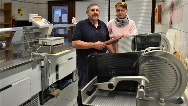 In wenigen Wochen ist hier Schluss: Anna und Uwe Bahr schließen ihr Ladengeschäft an der Bahnhofstraße. Der Schlachtbetrieb indes geht weiter. 