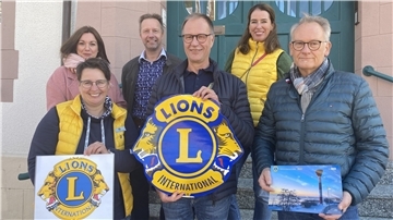 Ines Locker-Wolf (hinten von links), Bernd Bierfischer, Juliane Schuhr sowie Silke Schäfer-Höpken (vorne von links), Andreas Schindler und Peter Hinrichs freuen sich auf den Ochsenmarkt.