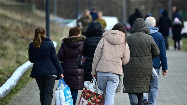 FDP-Fraktionschef fordert: Kein Bargeld mehr für Geflüchtete Infolge des Krieges in der Ukraine sind viele Menschen von dort nach Deutschland geflohen.