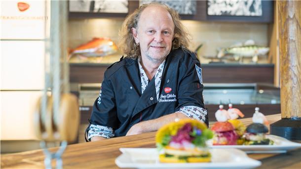 Ingo Gäbler ist ausgebildeter Fischsommelier im Unternehmen. 