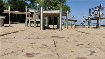 Das Wasserspielgerät am Nordenhamer Strand.