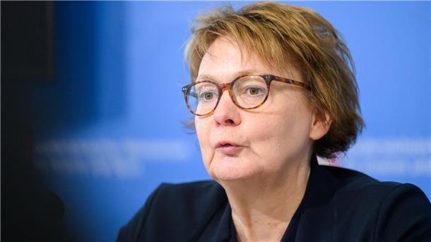 Polizisten sollen rassistischen Chat betrieben haben Innenministerin Behrens will gegen Rassismus bei der Polizei durchgreifen. (Archivbild)