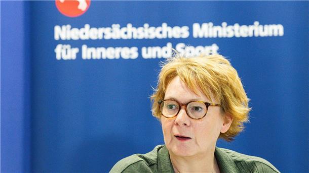 Innenministerin Daniela Behrens will, dass Niedersachsen im Krisenfall nicht stolpert, sondern steht. (Archivbild)