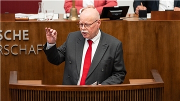 Innensenator Ulrich Mäurer sorgte in der Bürgerschaft für einen Eklat.