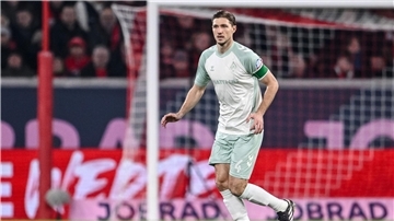 Innenverteidiger Niklas Stark bleibt Werder erhalten. 