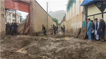 Innerhalb der vergangenen 72 Stunden seien durch die Fluten in Afghanistan mehr als 30 Menschen ums Leben gekommen, bestätigte der Katastrophenschutz.