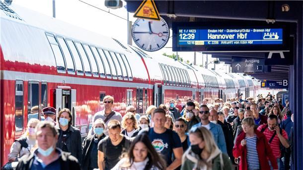 Insbesondere an den Wochenenden war durch das 9-Euro-Ticket auf vielen Bahnhöfen deutlich mehr Betrieb.
