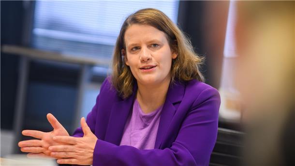 Social Media erst ab 14? Ministerin fordert Altersgrenze Insbesondere für junge Kinder könne der Social-Media-Konsum schädlich sein, warnt Ministerin Julia Willie Hamburg. (Archivbild)