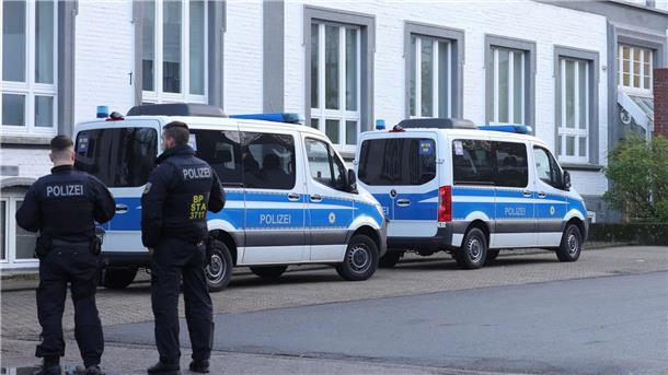Großrazzia gegen Schleuser in acht Ländern Insgesamt waren bei dem Einsatz mehr als 1000 Beamte der Bundespolizei und der Staatsanwaltschaft beteiligt.