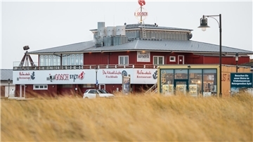 Blick auf Restaurant in Dünen.