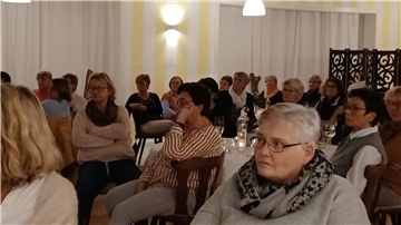 Interessierte Teilnehmerinnen des Workshops.