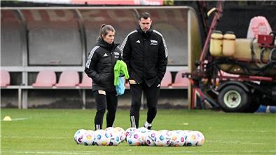 Interimstrainer Marco Grote und Co-Trainerin Marie-Louise Eta leiten das erste Training bei Union Berlin.