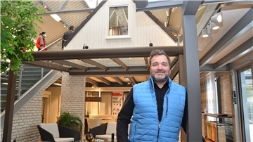 Investition ins eigene Zuhause. Marc Burkhardt von Behrens Raumausstattung verzeichnet eine große Nachfrage nach hochwertigen Produkten fürs eigene Heim.