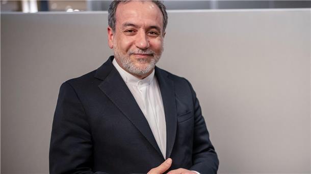 Gespräche zwischen USA und Iran – Kommt ein neuer Atomdeal? Irans Außenminister Abbas Araghtschi führt das Verhandlungsteam. (Archivbild)
