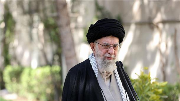 Religionsführer äußert sich zur Vergiftungswelle im Iran Irans Religionsführer Ajatollah Ali Chamenei bezeichnet die Vergiftungen als „unverzeihliches Verbrechen“.