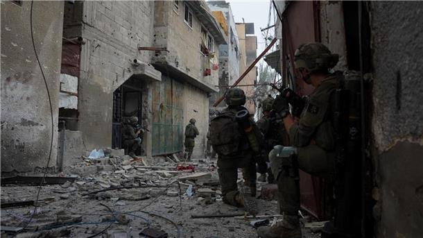 Israels Armee: Weiten Einsätze in Chan Junis aus Israel vermutet, dass sich in Chan Junis die Führungsspitze der islamistischen Hamas versteckt hält.