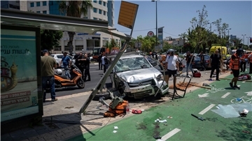 Israelische Sicherheitskräfte sind am Ort des mutmaßlichen Anschlags in Tel Aviv im Einsatz.