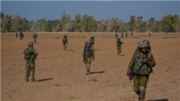 Israelische Soldaten patrouillieren am 20. Oktober im Süden Israels nahe der Grenze zum Gazastreifen.