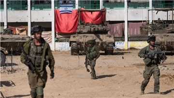 Israelische Soldaten sind während einer Bodenoperation im Gazastreifen im Einsatz.