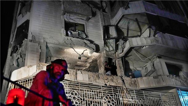 Israels Luftwaffe greift erneut in Beirut an.  