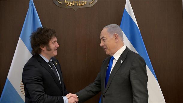 Israels Ministerräsident Netanjahu (r) hat den argentinischen Präsidenten Milei in Jerusalem empfangen.