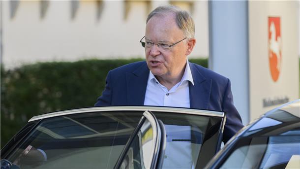 Ist das Gehalt der Büroleiterin von Stephan Weil (SPD) durch Leistung und Eignung gerechtfertigt? Dieses will die CDU mithilfe eines Untersuchungsausschusses klären.  Stratenschulte/dpa