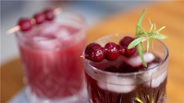 „Sleepy Girl Mocktail“: Hilft das Getränk beim Einschlafen? Ist der „Sleepy Girl Mocktail“ seinen Hype wert?