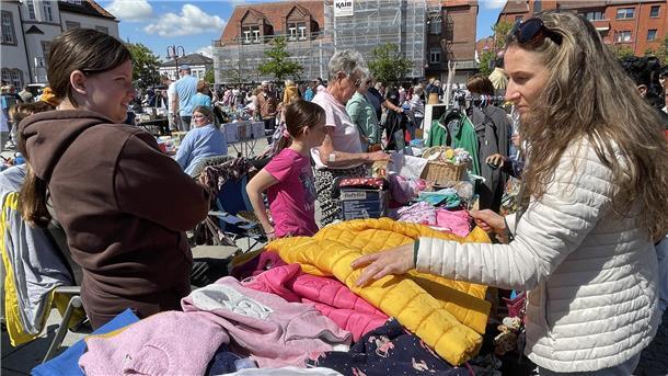 Kult-Flohmarkt in Nordenham: Der Nor-Floh lockte tausende Besucher in die Innenstadt.