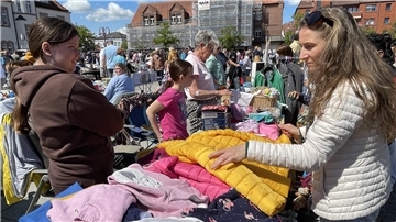 Kult-Flohmarkt in Nordenham: Der Nor-Floh lockte tausende Besucher in die Innenstadt.