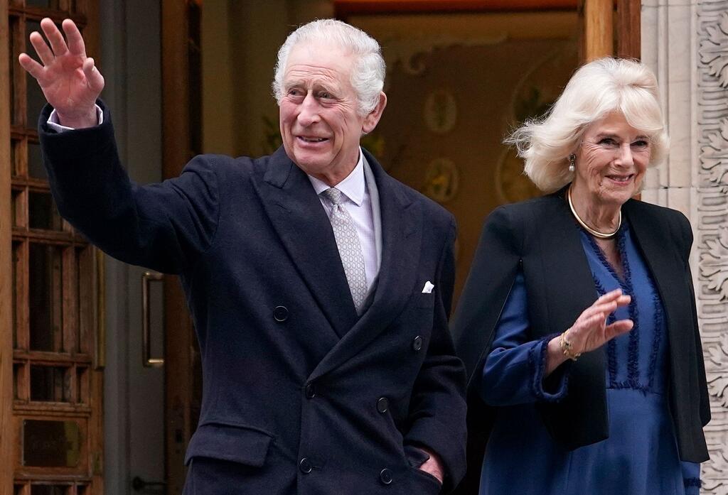 Krebsdiagnose bei König Charles - wie geht es weiter? Ist König Charles erkrankt oder weilt im Ausland, kann er einige Aufgaben an „Counsellors of State“ übertragen. Dabei handelt es sich traditionell um die Ehefrau des Monarchen, also Königin Camilla, sowie die ersten vier Personen der Thronfolge.
