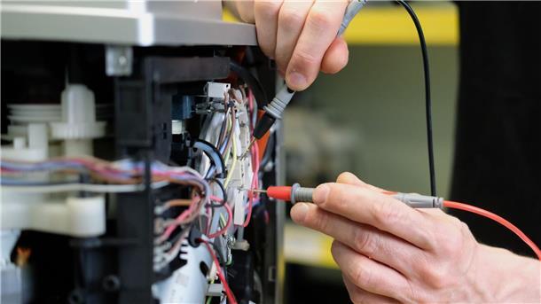 Ist zu Hause etwas kaputt, kümmern sich meist die Männer um die Reparatur, zeigt eine Studie.