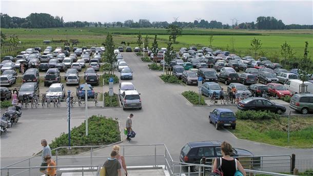 Ist zum Beispiel der Parkplatz der Nordsee-Lagune voll, bekommen Urlaubsgäste das in einer App angezeigt. Hier in Burhave funktioniert das. An anderen Stellen in Butjadingen nicht.
