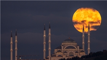 Istanbul bei Nacht. Um vier Uhr morgens hat in der Westtürkei die Erde gebebt.