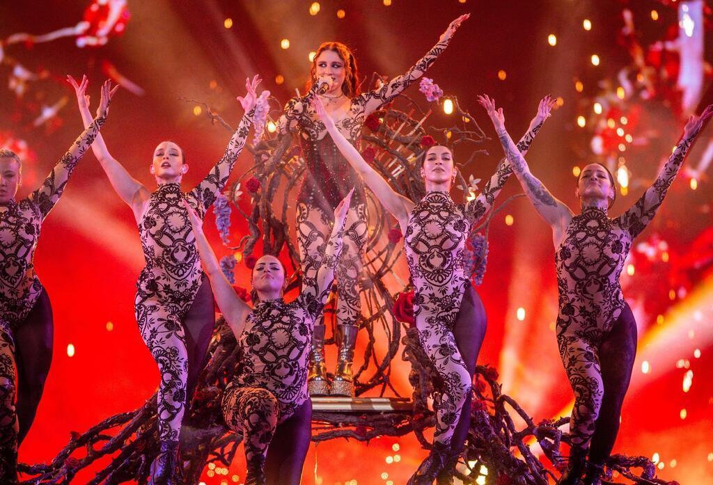 Der lange Schatten von Gaza beim ESC Italiens Beitrag von Angelina Mango (M) erntete großen Beifall und dürfte allmählich als einer der Favoriten gelten.