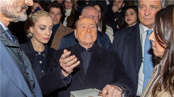 Empörung über Berlusconi-Aussage zu Ukraine Italiens ehemaliger Ministerpräsident Silvio Berlusconi ist mit Kremlchef Wladimir Putin befreundet.