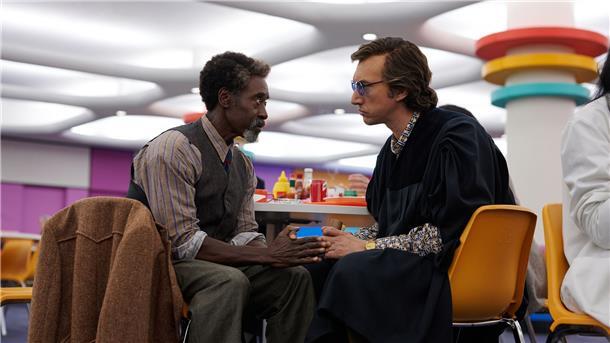 Jack (Adam Driver) und Murray (Don Cheadle) sind Kollegen.