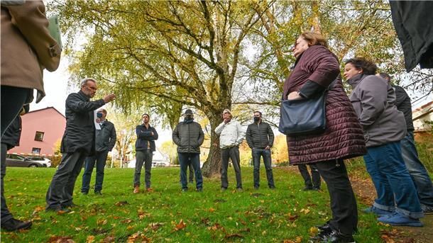 Jägerhof oder alternatives Bauland? Die geplante Kita an der Wurster Straße wird heftig diskutiert. Denn gefällt werden müsste unter anderem eine 100-jährige Kastanie.