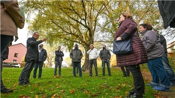 Jägerhof oder alternatives Bauland? Die geplante Kita an der Wurster Straße wird heftig diskutiert. Denn gefällt werden müsste unter anderem eine 100-jährige Kastanie.