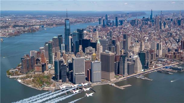 Happy Birthday New York City! 2024 wird NYC 400 Jahre alt Jahrhundertelang war die Insel Manhattan überwachsen von dichtem Wald, in dem Algonkin-Ureinwohner lebten.