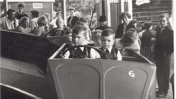 Affenstark: So ging es früher auf den Volksfesten in der Wesermarsch zu Kinderkarussell