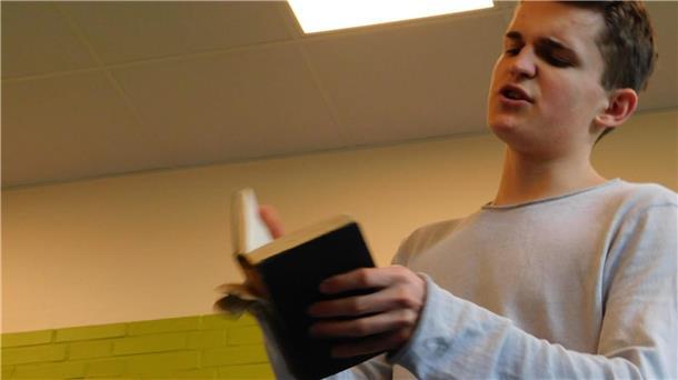 Jakob Bullwinkel verkörpert Peachum.