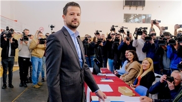 Jakov Milatovic ist klarer Gewinner bei der Präsidentenwahl in Montenegro. Der Wirtschaftswissenschaftler befürwortet unter anderem eine Annäherung an Serbien.