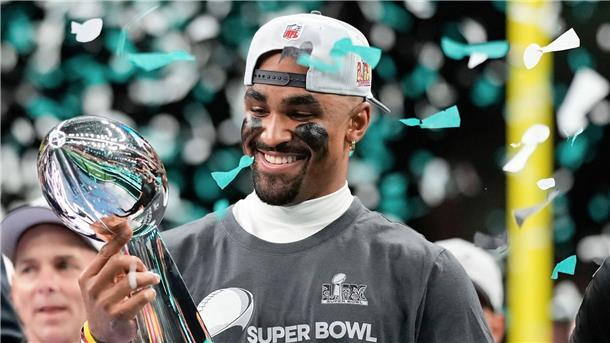 Jalen Hurts hat endlich den großen Pokal - und wurde auch zum MVP gewählt.