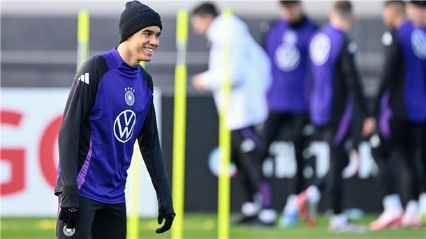 Musiala sieht gute WM-Perspektive - Rat an Wanner Jamal Musiala gilt als größter Zukunfts-Hoffnungsträger für das DFB-Team.