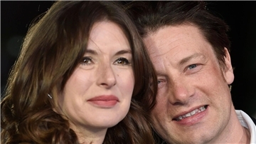 Jamie Oliver und seine Frau Jools haben sich noch einmal getraut.