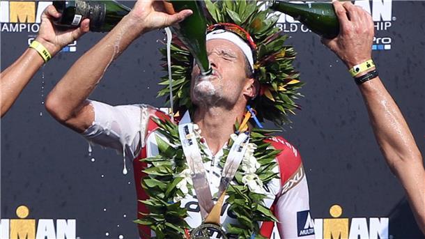 Jan Frodeno genießt seinen ersten Hawaii-Triumph.