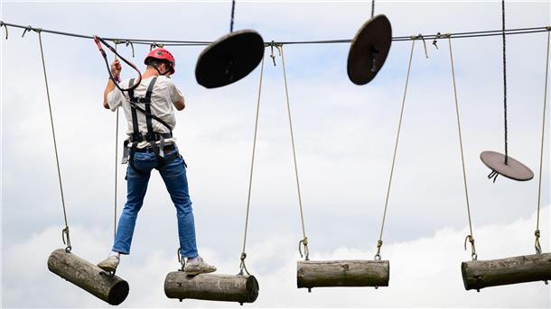 Jan-Lucas Maier-Luft klettert im Kletterpark Höhenwegarena.