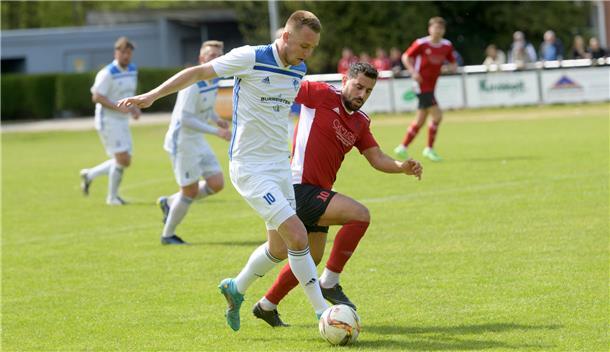Transfer-Ticker: Jozo Tunjic spielt jetzt in der Regionalliga statt beim OSC Jan-Niklas Kersten (vorn) spielt künftig für den OSC Bremerhaven.