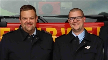 Jan-Niklas Radtke (links) ist der neue Ortsbrandmeister der Ortsfeuerwehr Schiffdorf, vertreten wird er von Claas Molzen.