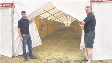 Jan Schalk, Turnierleiter Dressur (links), und Gesamtturnierleiter Hartmut Cordes.